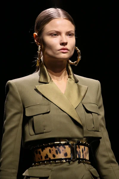 Look 98